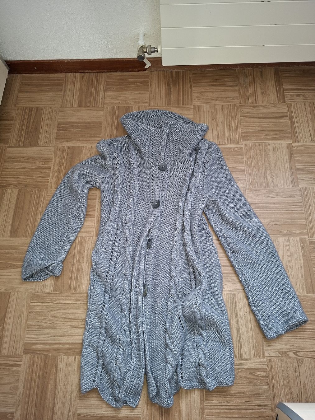 Maglioni & Felpe: selbst gestrickten Jäckchen – Nuovo (secondo la descrizione) da Unterbäch VS venduto da Nifadi