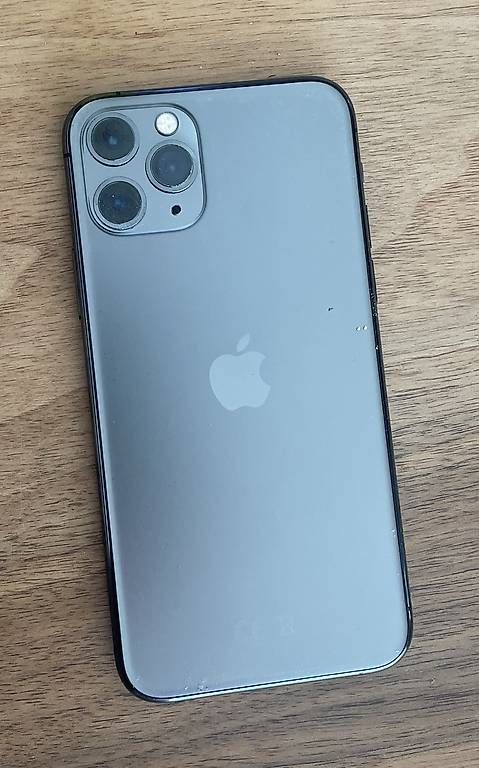Apple Telefoni cellulari / Smartphones: iPhone 11 pro 256 GB mit Hülle – Usato da Lyss venduto da Nicole71 1