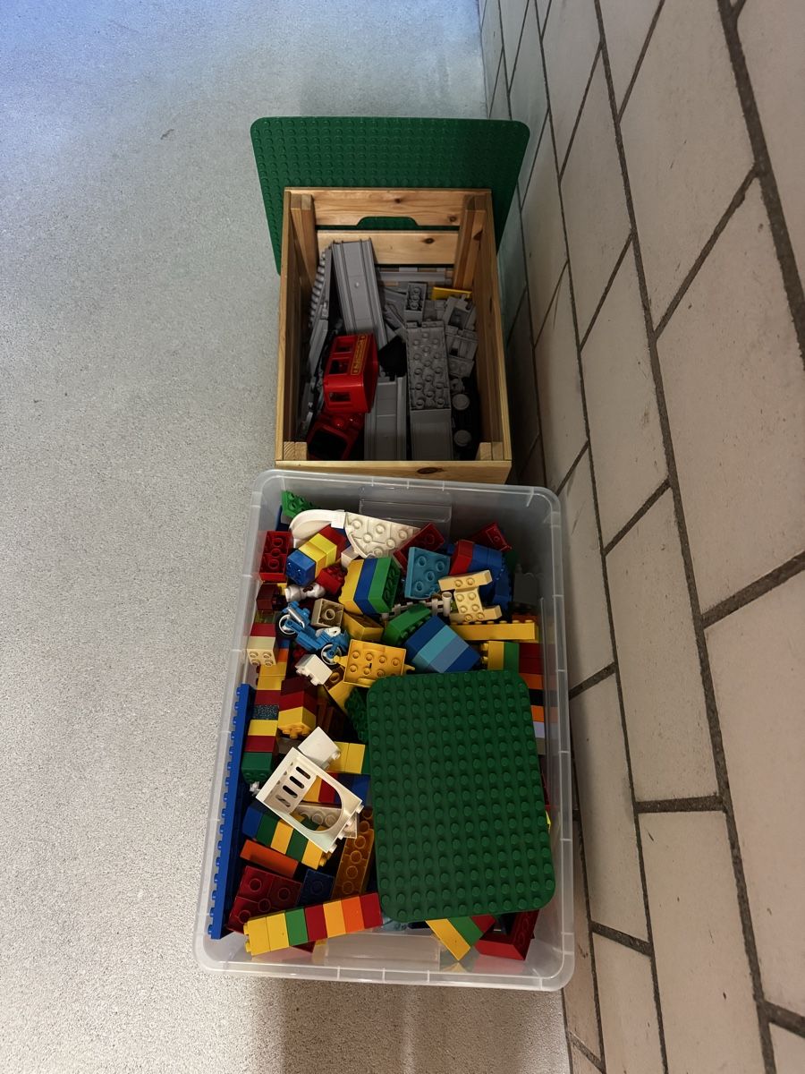 Lego Jouets: Lego mit Zug  – D'occasion à Urtenen-Schönbühl par m19_2fdb 1