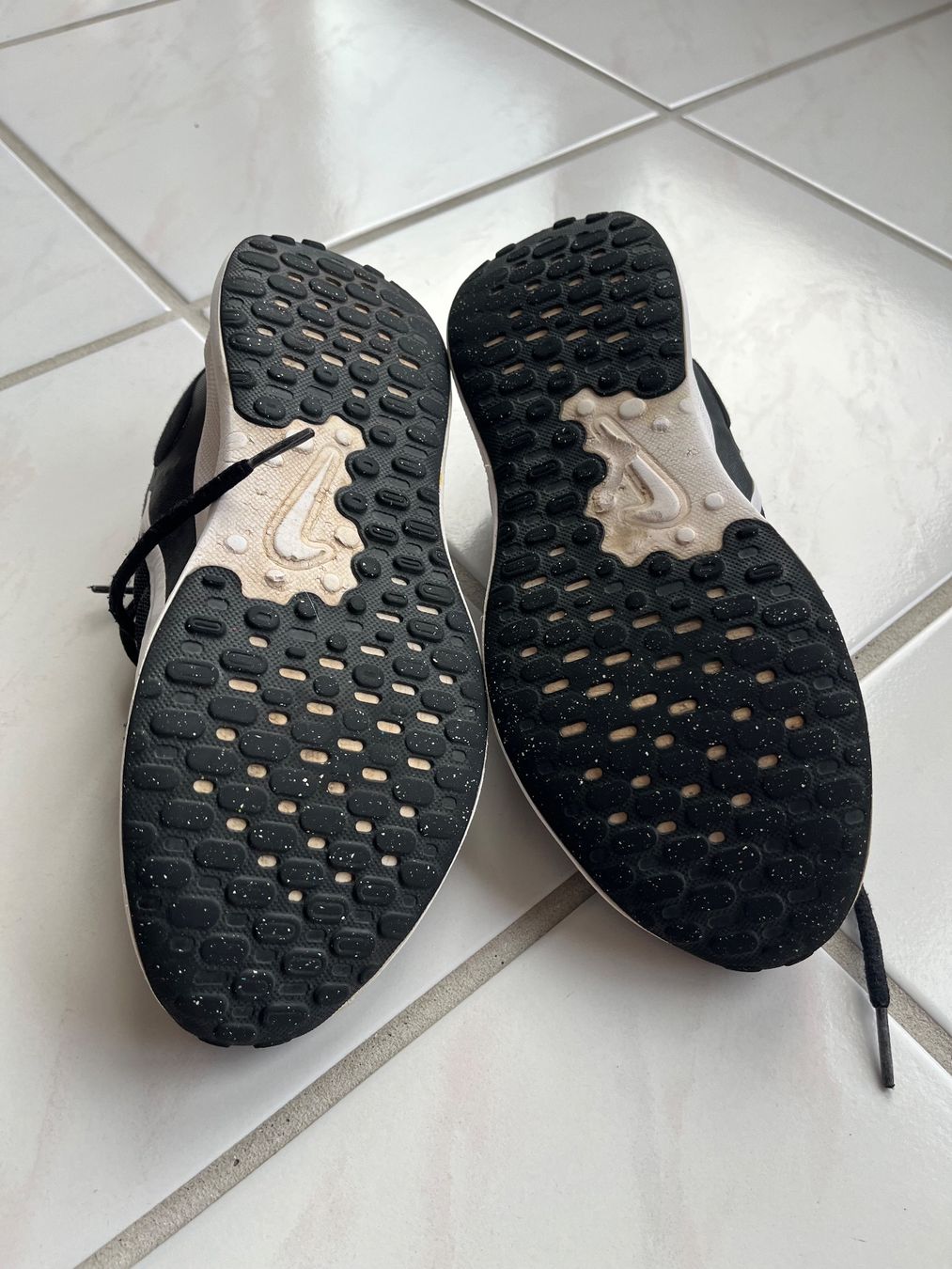 Nike Scarpe per ragazzi: Nike Turnschuhe Grösse 37.5 – Usato da Konolfingen venduto da takkie 2