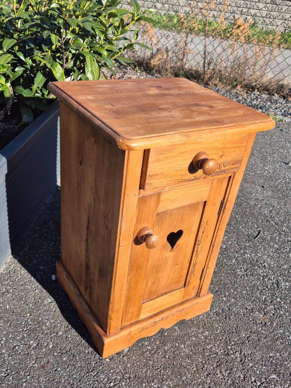 Comodini: Table de nuit en bois massif – Usato da Fully venduto da tameab 1