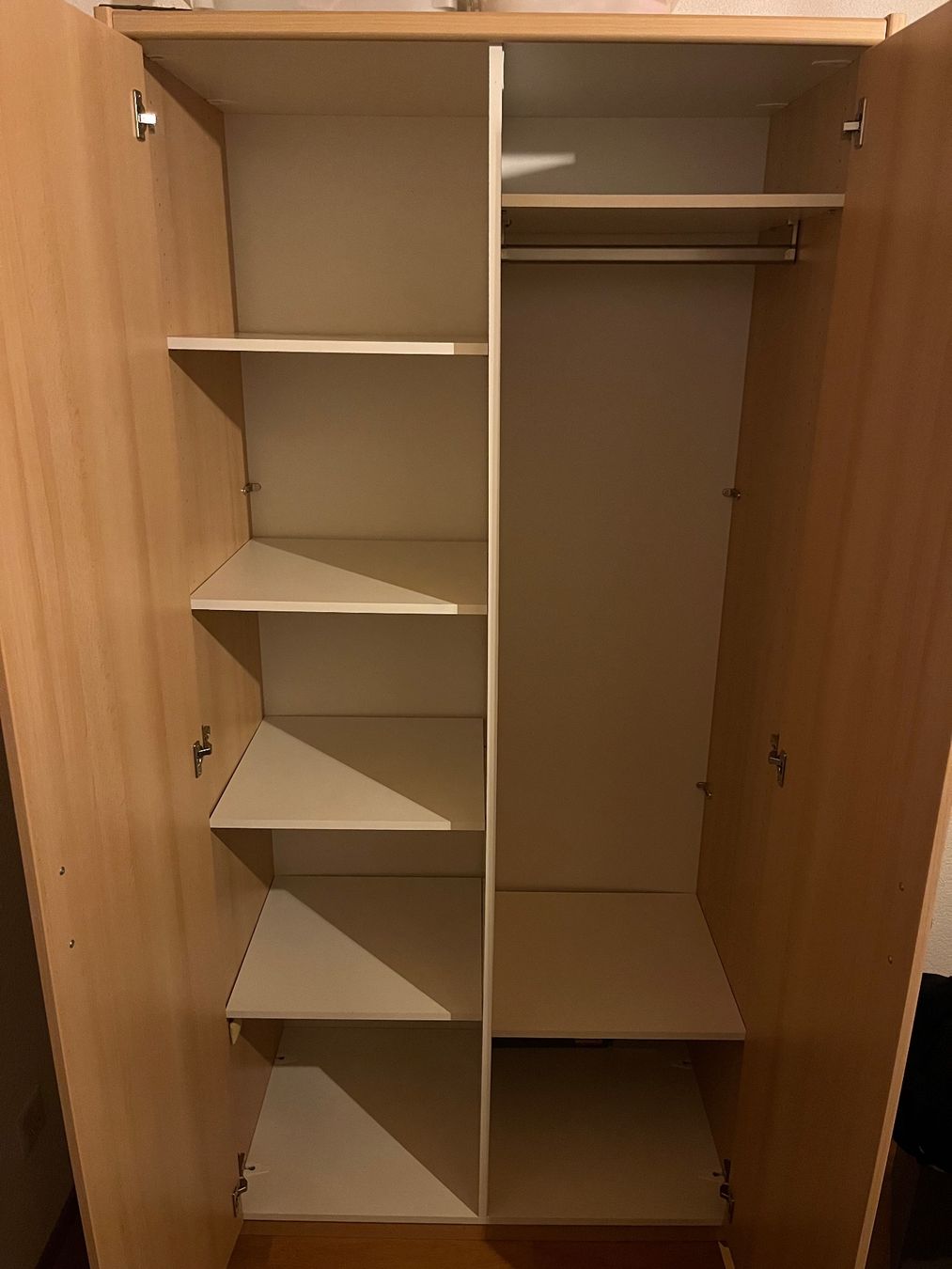 Pfister Armadi: Kleiderschrank Eiche Pfister – Usato da Gurmels venduto da sar_znc6 2