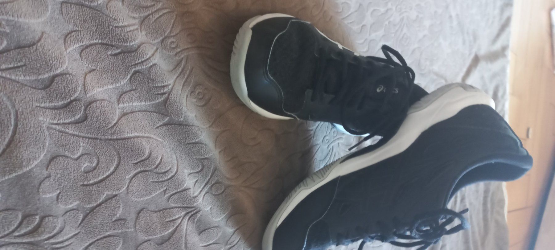 Asics Scarpe da uomo: Asics Hallenschuhe 41.5 – Usato da Zürich venduto da Hannes_R