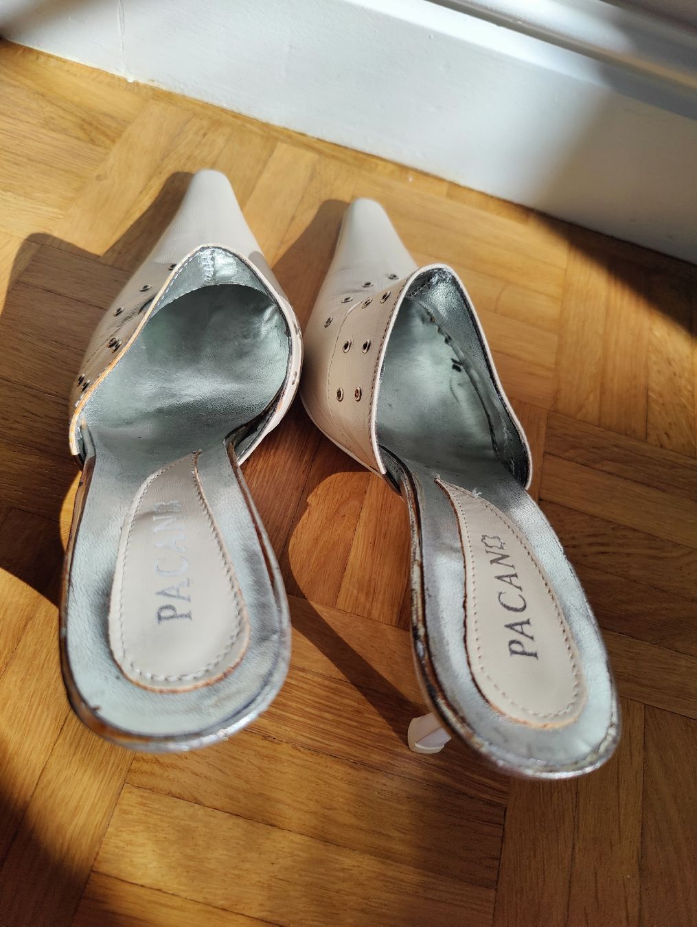 Chaussures femmes: Y2K vintage stud white leather heeled mules – D'occasion à La Tour-de-Peilz par dAutrefois 5
