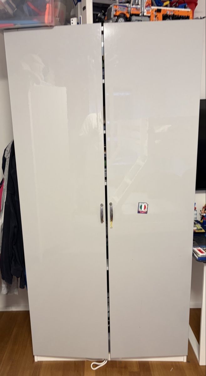 Armadi: Kleiderschrank gebraucht – Usato da Luzern venduto da Trackzila