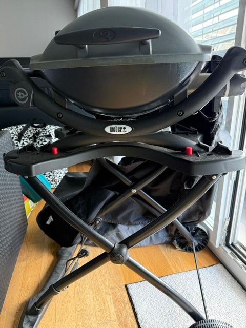Weber Griglie: Weber grill with cover – Usato da Luzern venduto da lynluv2shop 1