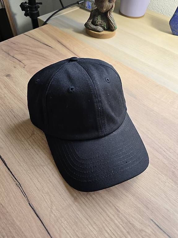 Hüte, Mützen & Caps: Cap Black & New – Gebraucht aus Wettswil von Joel_Santo