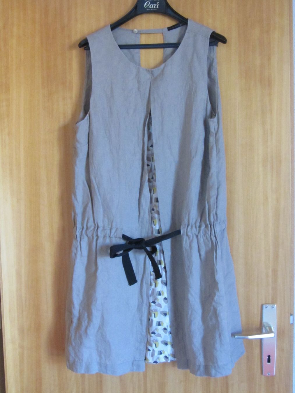 Captain Tortue Kleider: Jolie robe beige en lin 44 – Gebraucht aus Oberried FR von berg04