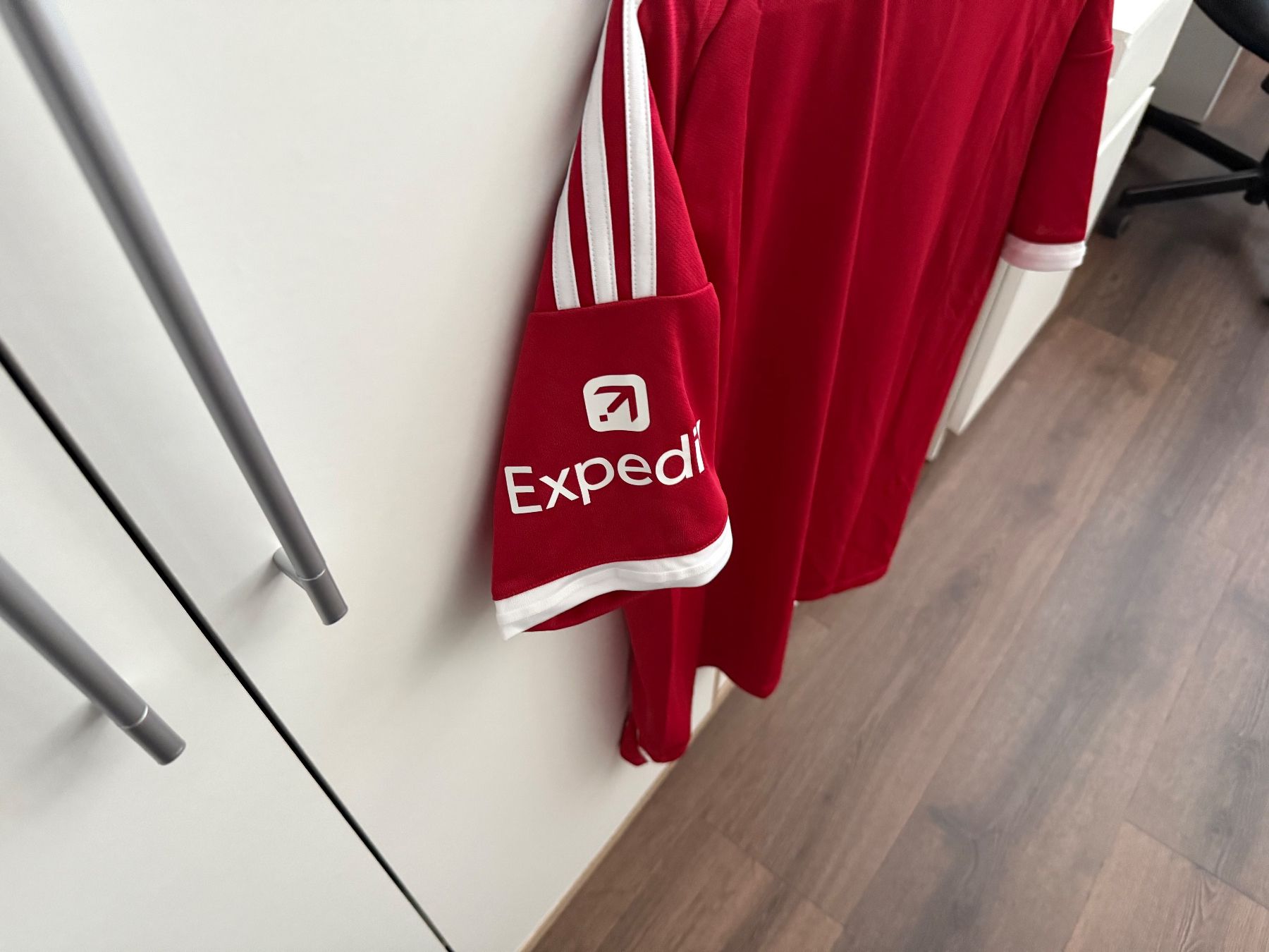 Liverpool Fc Leibchen & Hosen: FC Liverpool Trikot – Gebraucht aus Aarwangen von ste_9b6h 4