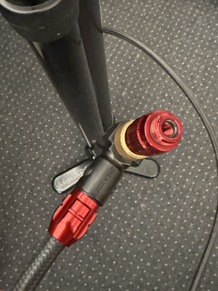 Lezyne Pompe: LEZYNE Pressure Over Drive Standpumpe – Usato da Adliswil venduto da Pligi 3