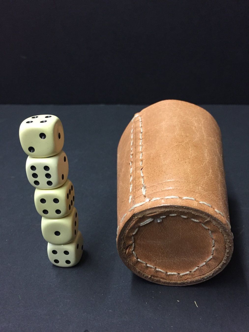 Giochi: Vintage 5 Bakelit Würfel – Usato da Schaffhausen venduto da vintageville 5