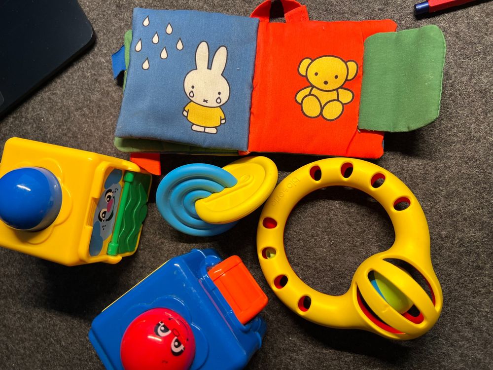 Pop it Jouet Pop it pour bébé - Popit en silicone sensoriel - Carré Pop up - Anti-stress - Jouet pour enfants et adultes - Soulagement de l'anxiété - Arc-en-ciel