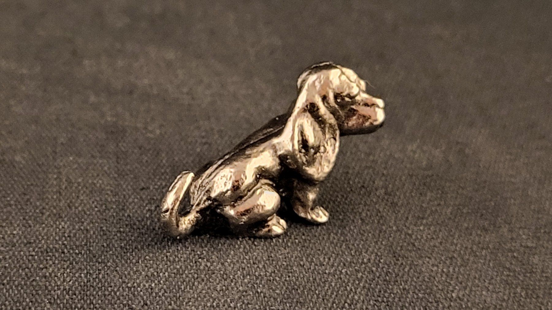 Figuren: Kleiner Metall-Dackel "VI" – Gebraucht aus Basel von spinne02 3