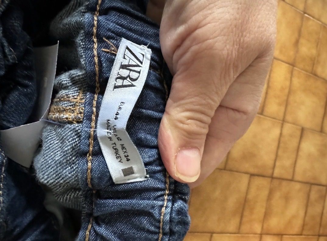 Zara Jeans: ZARA Jeans Gr. 44 Lässig  – D'occasion à St. Gallen par lfs_nxl8 1