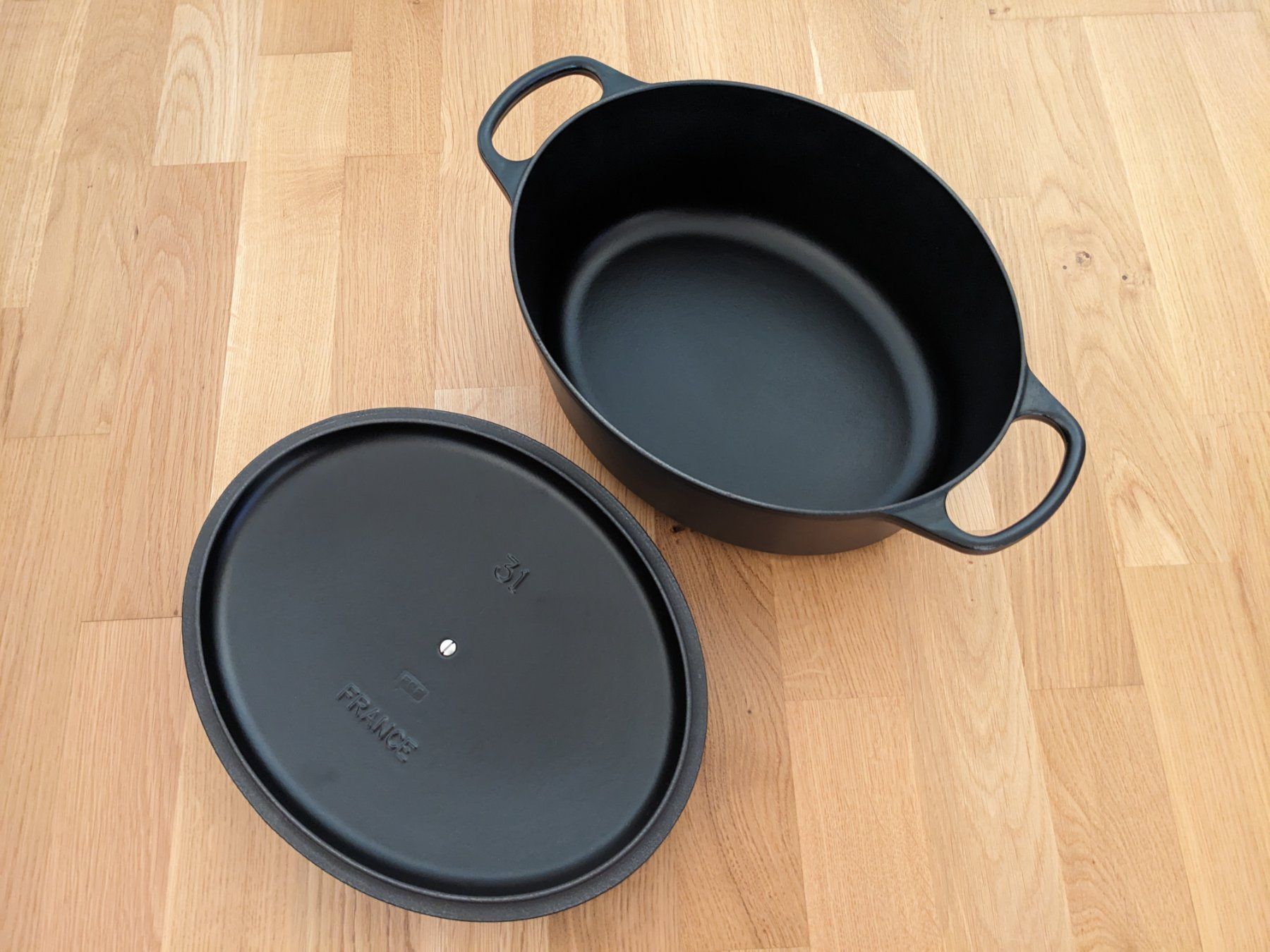 Le Creuset Pentole: Le Creuset Bräter - Gusseisen Oval – Usato da Liebefeld venduto da Wiedmer 1