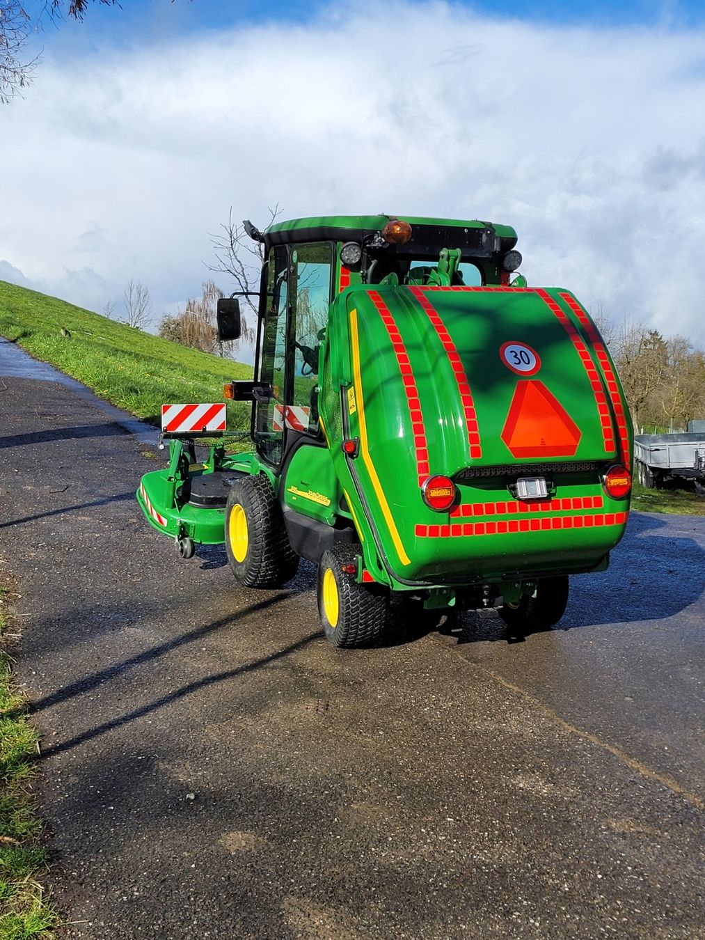 John Deere Tagliaerba: Aufsitzrasenmäher John deere 1565 4WD – Usato da Buttisholz venduto da Galaxi27 3