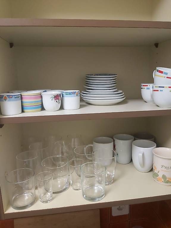 Set di piatti: Meubles/vaisselle – Usato da Servion venduto da Vanousche
