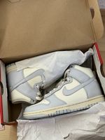 Nike Dunk High Sail Football Grey (W) – Grösse 35.5 / 5W