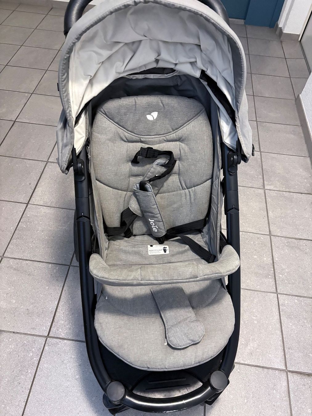 Joie Carrozzine: Kinderwagen Joie grau mit Regenverdeck – Usato da Zufikon venduto da zufi05