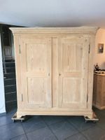 Wunderschöner antiker Schrank restauriert