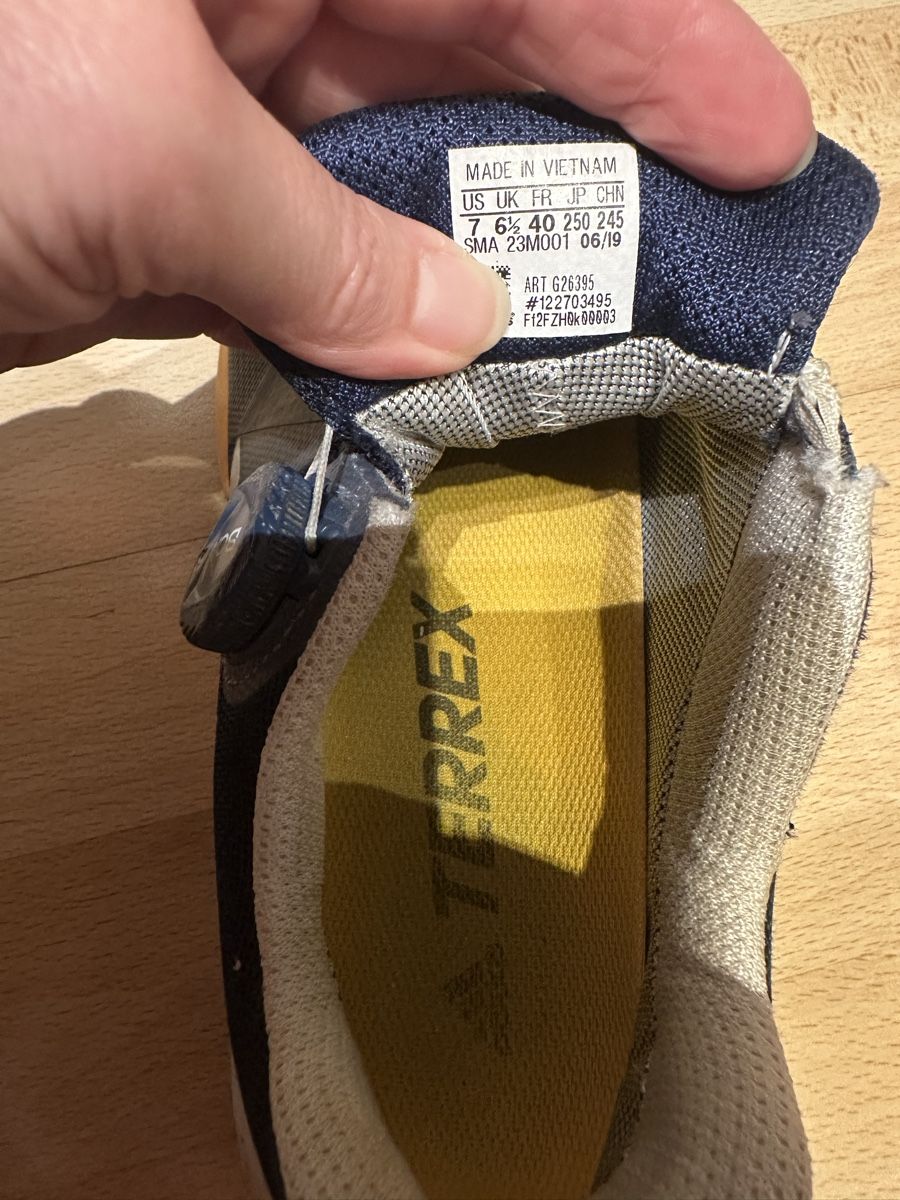 Adidas Scarpe da uomo: Schuhe Adidas Gore-Tex Gr. 40 , US 7 – Usato da Uetendorf venduto da Gar_9pvy 5
