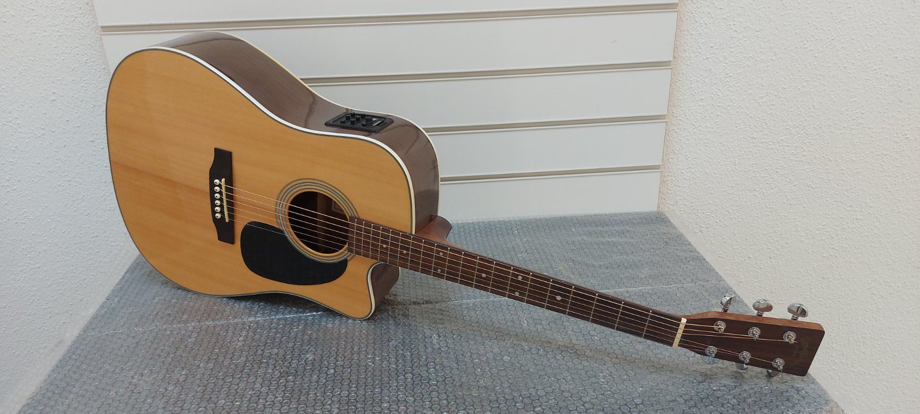 Sigma Strumenti musicali: Sigma DRC-28E Electro Akustik-Gitarre, neuwertig – Nuovo (secondo la descrizione) da Glattbrugg venduto da Swissmusik