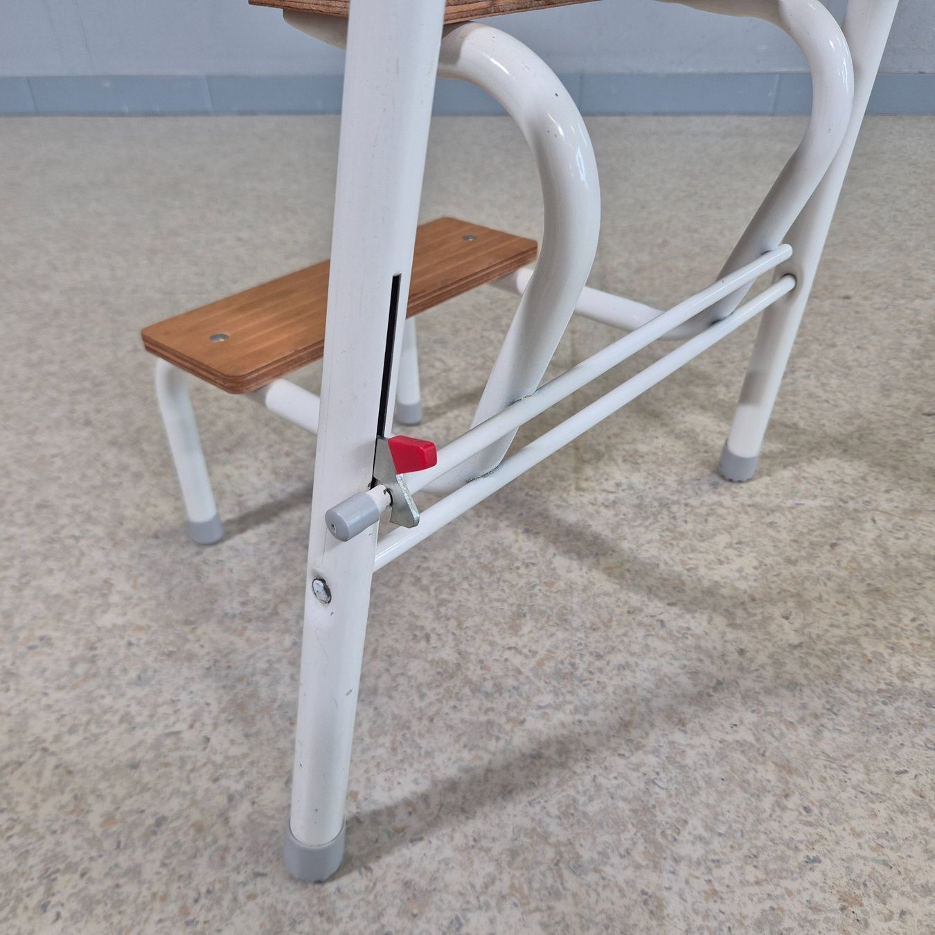 Sgabelli: Step-Stool Tritthocker 3-Tritt Hocker braun weiss – Usato da Nottwil venduto da Wondewa-Shop 5