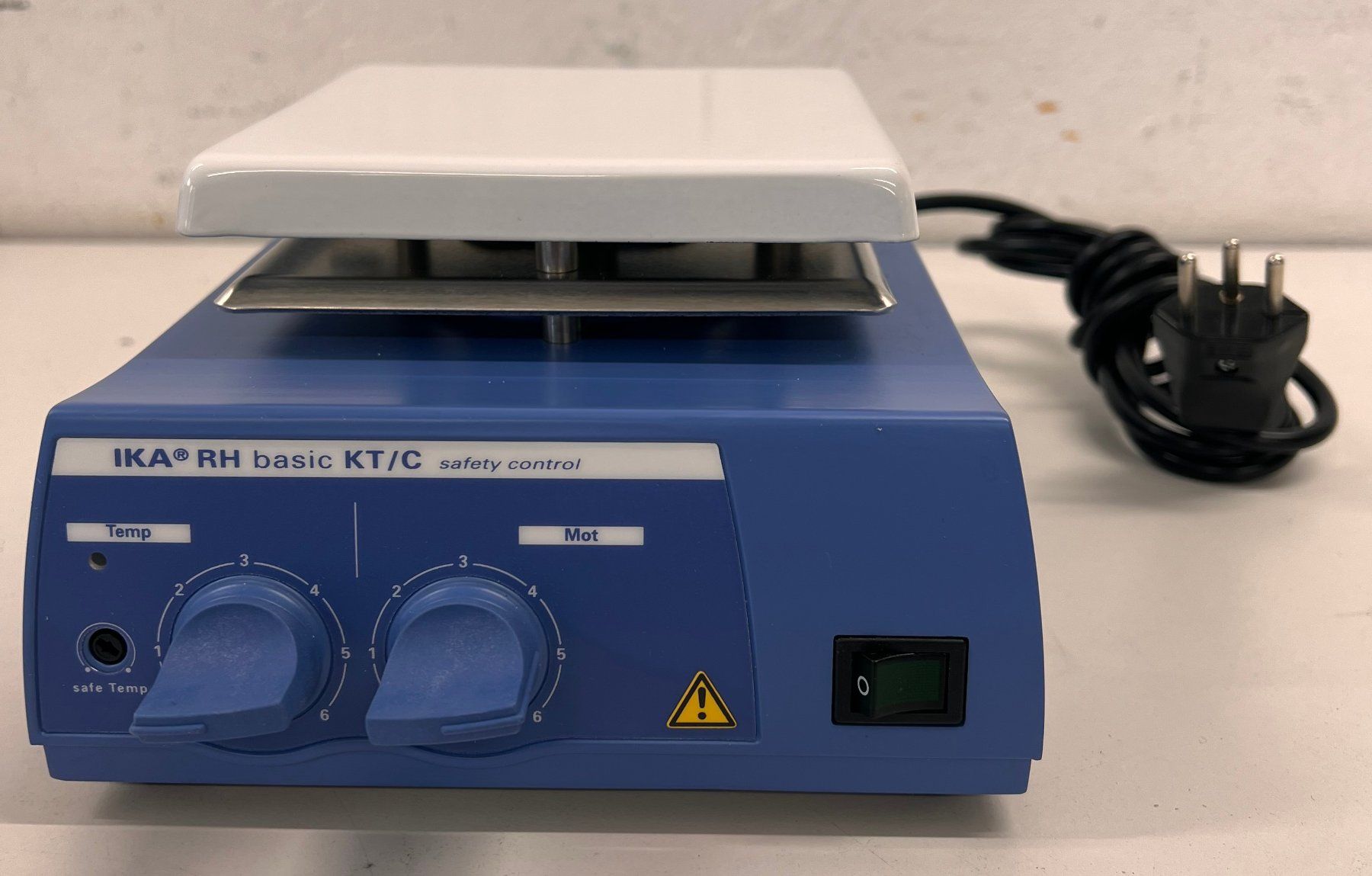 Accessori da laboratorio: IKA RH basic KT/C safety control Magnetrührer mit Heizung – Usato da Niederdorf venduto da LeptonAG_Labor 1
