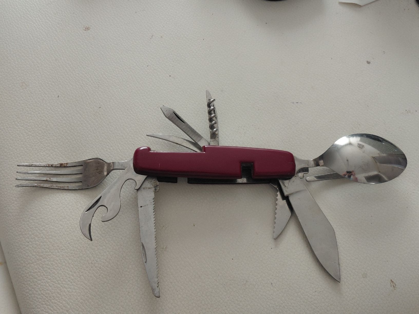 Accessoires: Multifunktionsbesteck rot Edelstahl gebraucht – D'occasion à Belp par mar_76s8