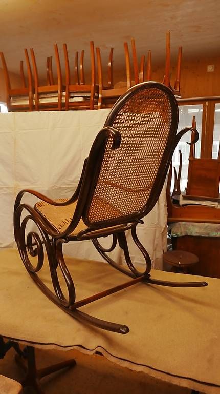 Thonet Stühle: Schaukelstuhl Thonet dunkel – Gebraucht aus Bern von Marcuse2004 3