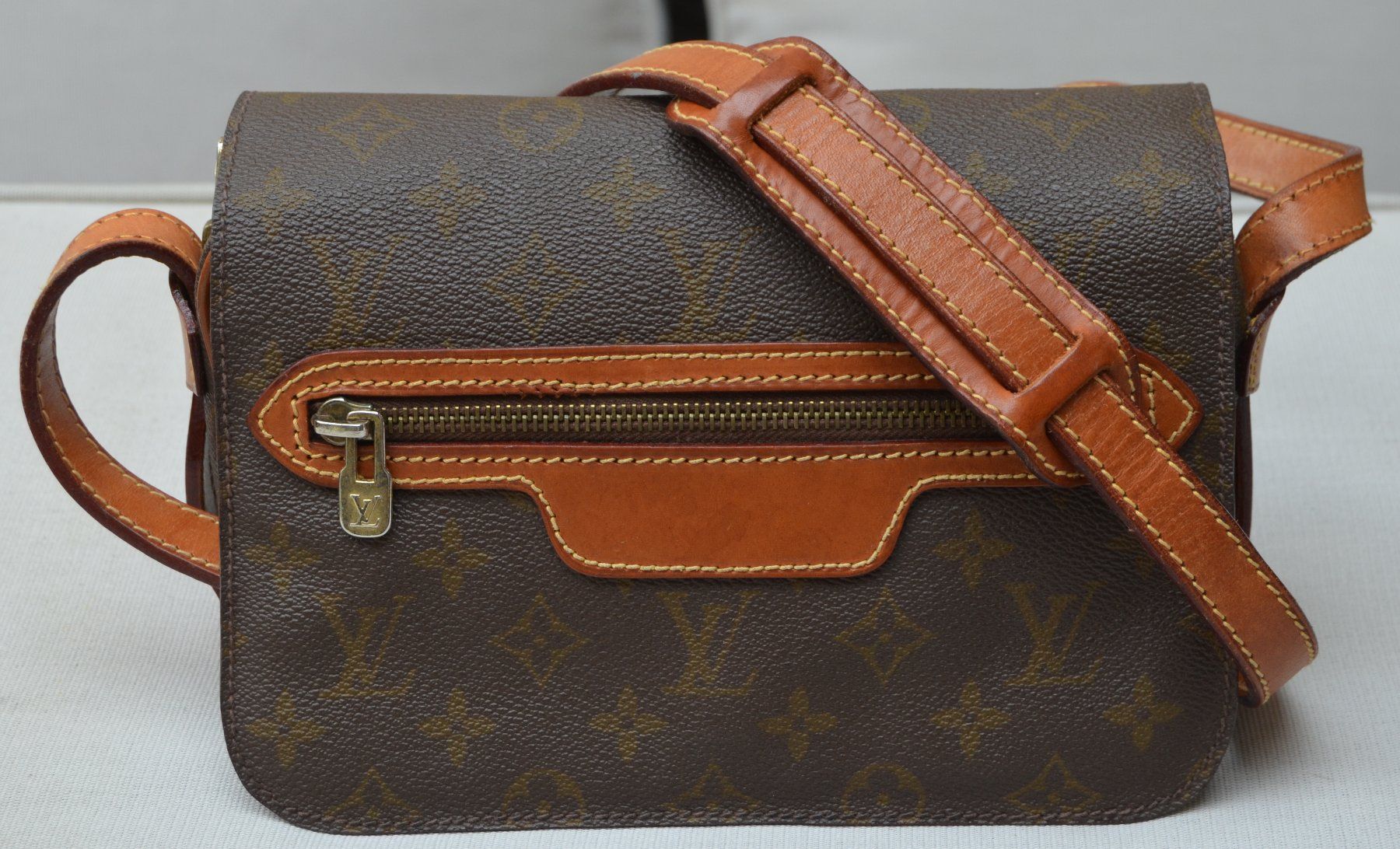 Louis Vuitton Taschen: Louis Vuitton Saint Germain Tasche / sac – Gebraucht aus Collonges von Auganien