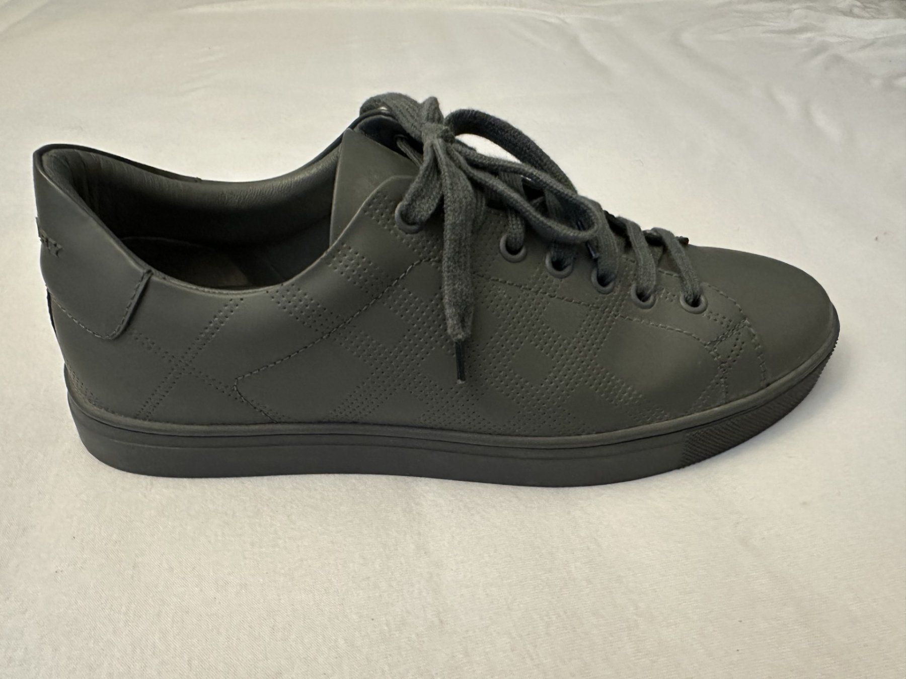 Burberry Scarpe da uomo: Burberry Sneaker Steel Grey EU 41 – Usato da Pfäffikon SZ venduto da tph_8qwg 4