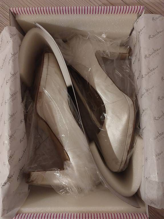 Scarpe da donna: Hochzeitschuhe weiss gr. 38.5 – Usato da Ruswil venduto da Schneckeland88