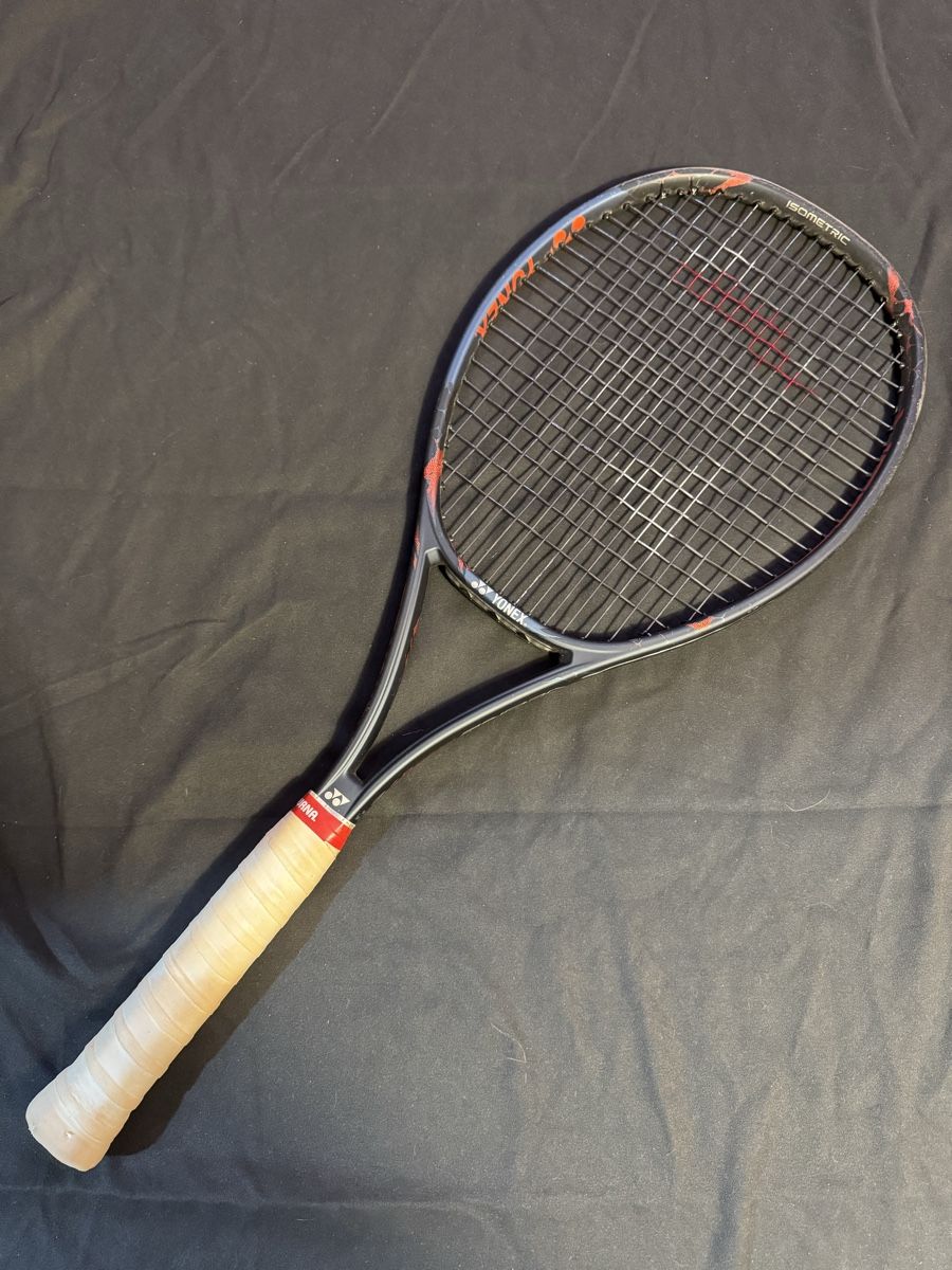 Yonex Racchette: Yonex VCORE PRO 97, 330g, Griffgrösse 3 – Usato da Wettingen venduto da Chuljaa