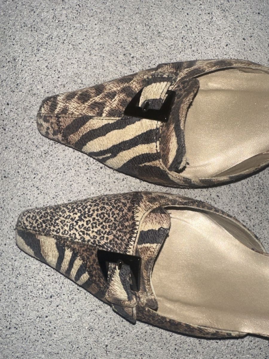 Stuart Weitzman Damenschuhe: Stuart Weitzman Pumps / Kitten Heels  Animal-Look – Gebraucht aus Neuenegg von kar_smg9 2