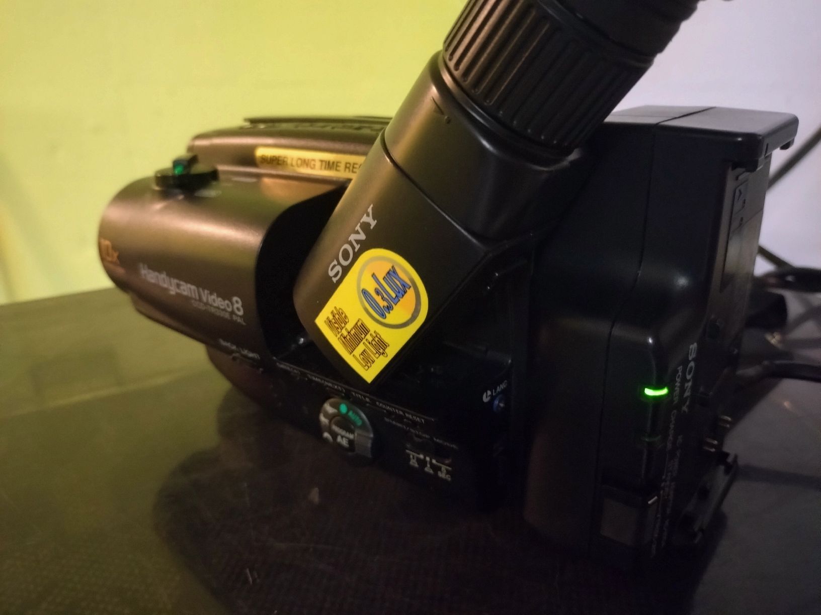 Sony Videocamere: Caméscopes Sony CCD-TR330E + TR350E HI8 – Difettoso da Farvagny-le-Grand venduto da LaCaverne 9