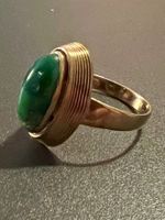Gold-Ring 9K mit grünem Stein