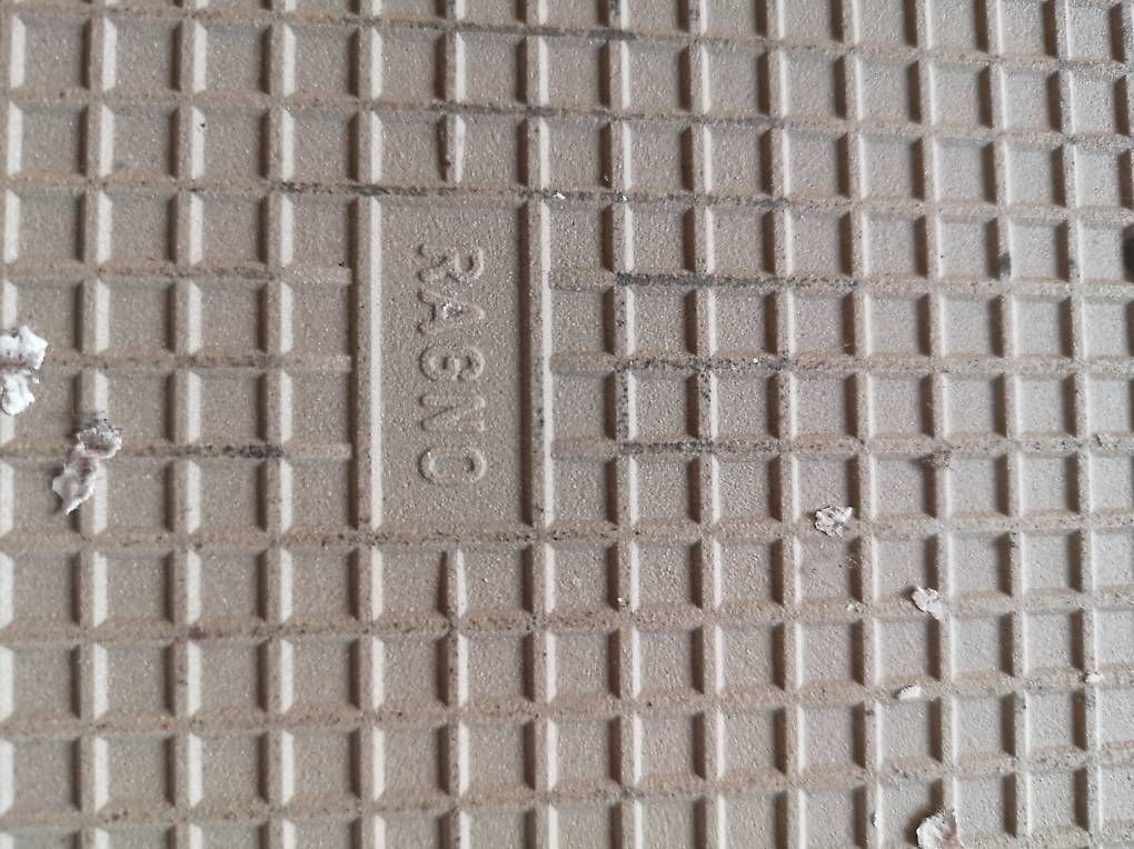 Bodenbeläge: Carreaux ciment à donner – Neu und originalverpackt aus Morges von Sick-bo 1