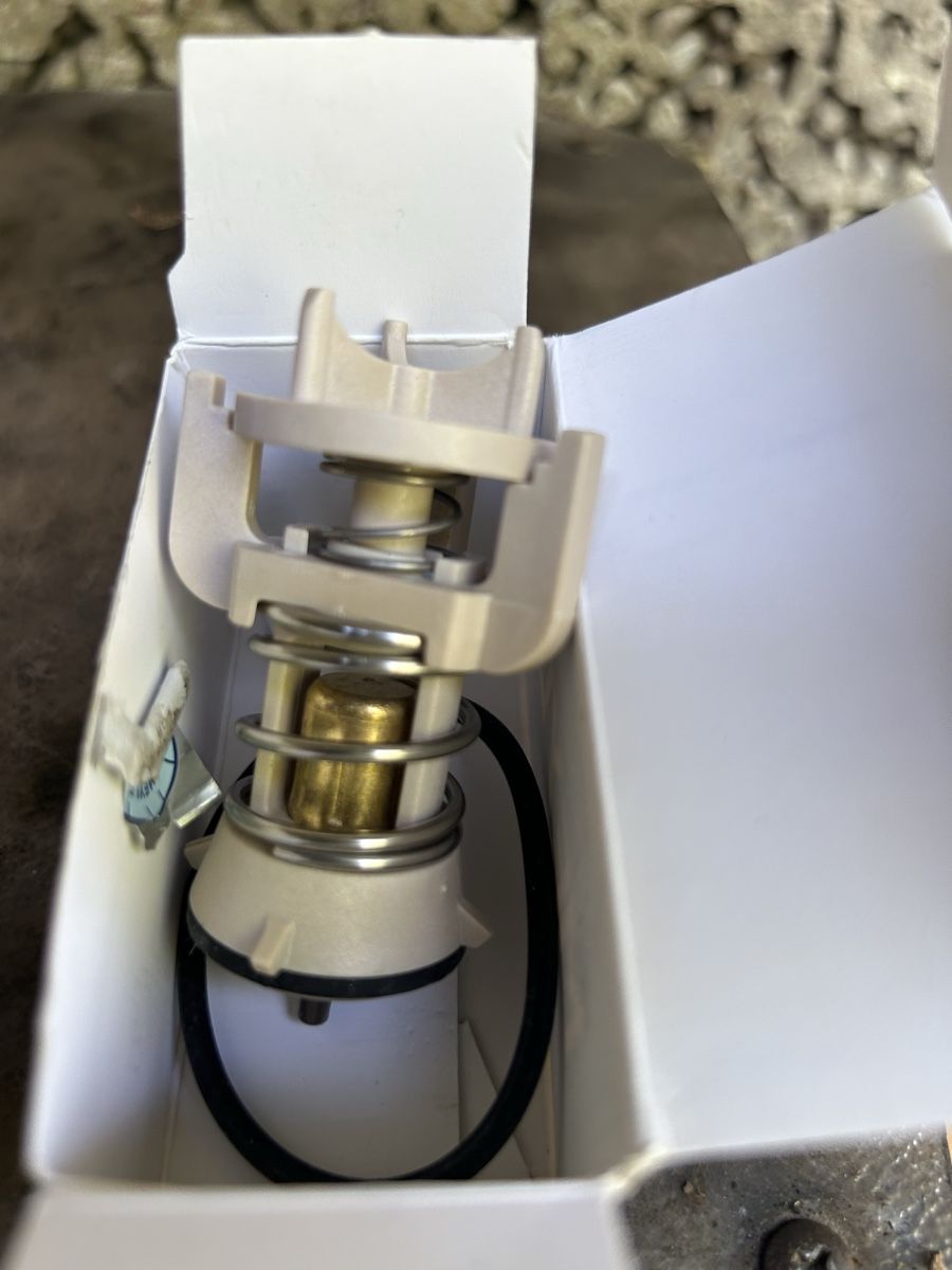 Skoda Tutti pezzi di ricambio auto: Thermostat Skoda octavia 2016 – Nuovo e nell'imballaggio originale da Benglen venduto da Jeki1212