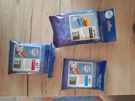 Cartouches d'encre encore dans leurs emballages d achat