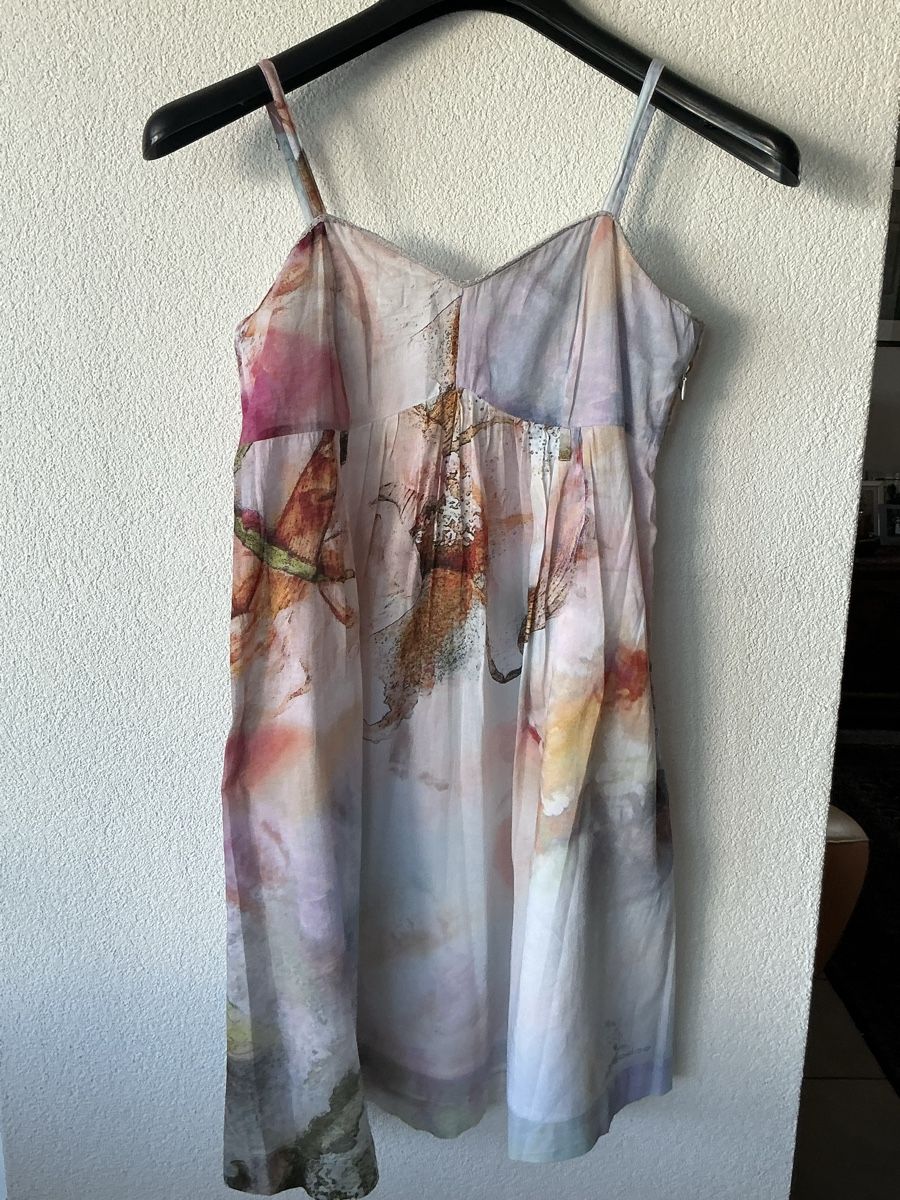 Kleider: Robe d'été imprimée multicolore taille M, bon état – Gebraucht aus Corminboeuf von Dewede