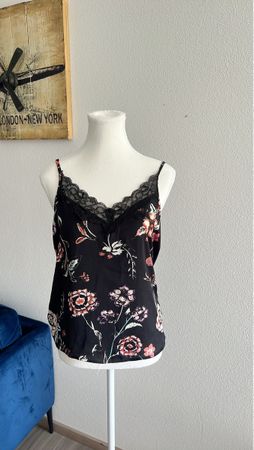 Top mit Blumenmuster Grösse M