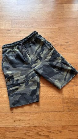 Schöne Sweatshorts Gr. 128, Next