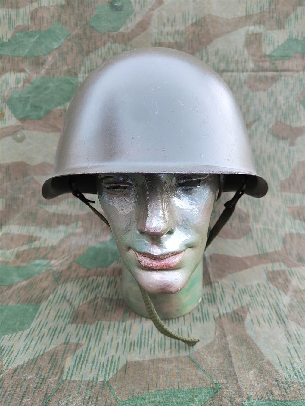 Uniformi & Effetti personali: Stahlhelm M53, Variante 3 – Usato da Bauma venduto da SwissMilitaria 1