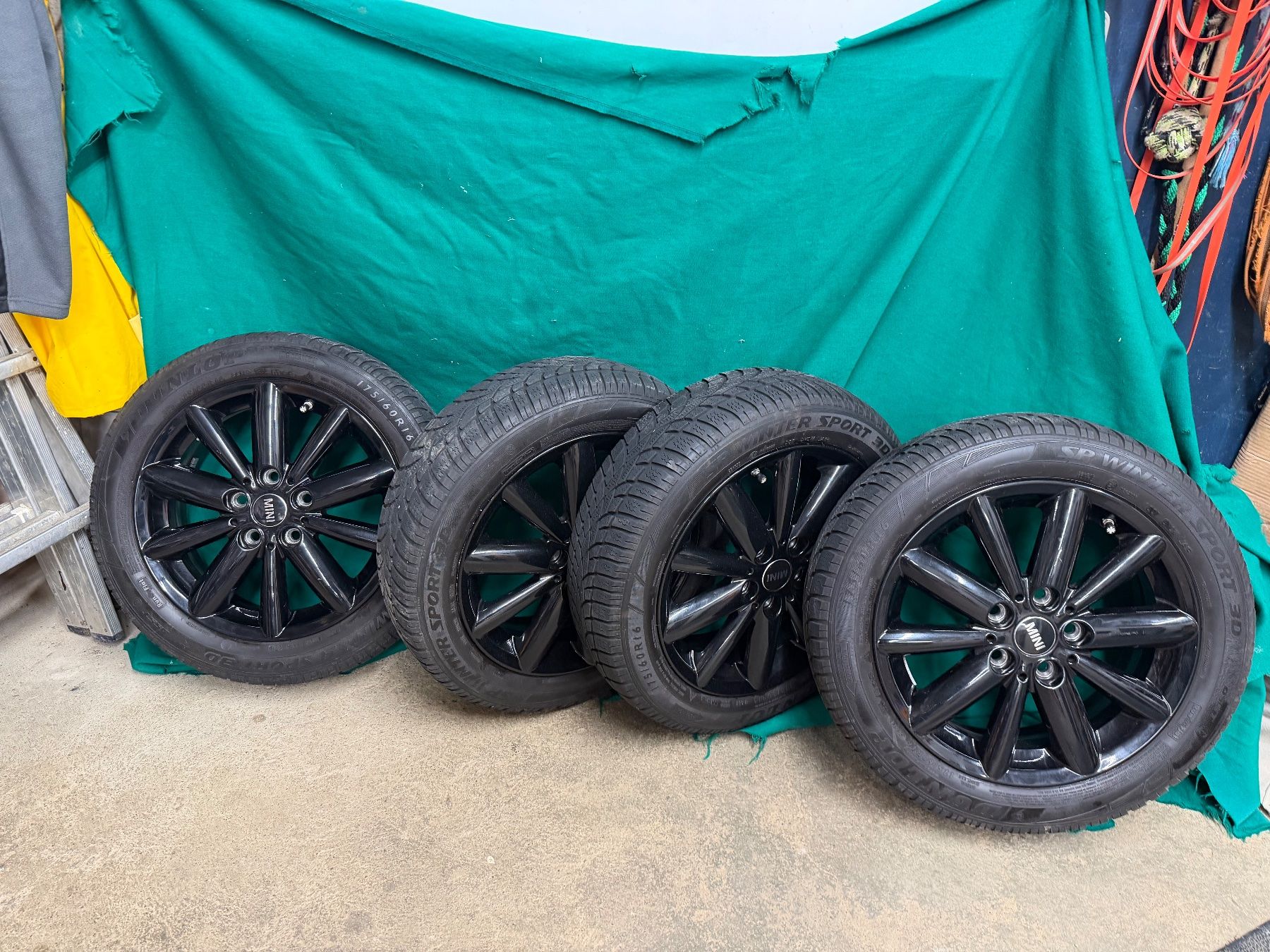Cooper Cerchioni: Mini Cooper S 3 door Komplett Räder – Usato da Langenbruck venduto da Baerenwiler 7