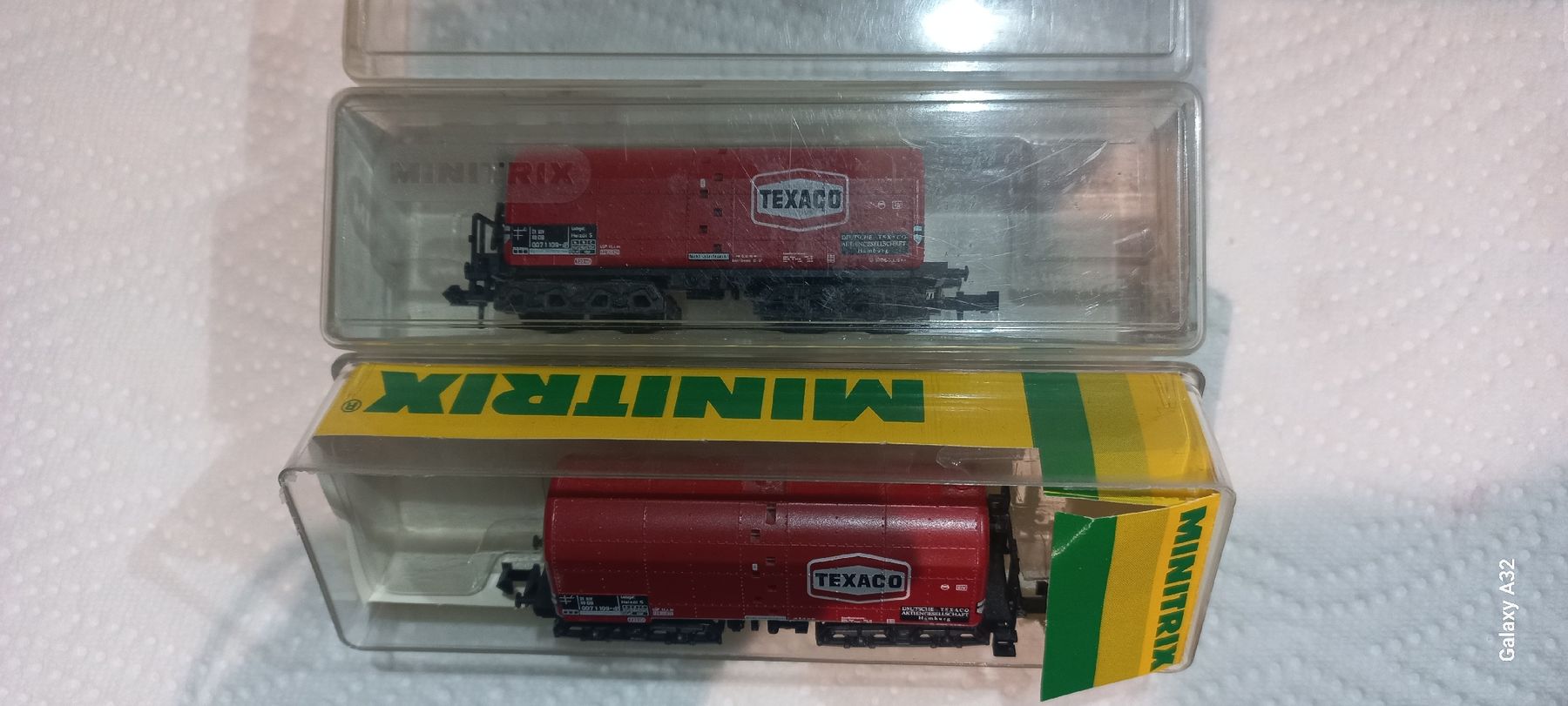 Trix Modellini di ferrovie: Minitrix Heizölkesselwagen Rot N – Usato da Bellinzona venduto da pa-bo
