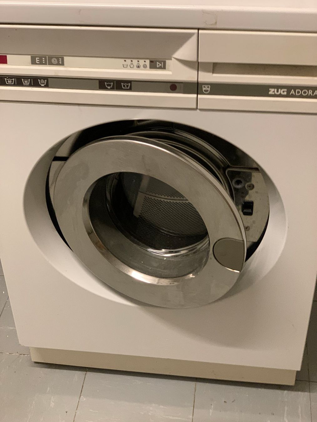 V-Zug Waschmaschinen: Waschmaschine ZUG ADORA S läuft – Gebraucht aus Rickenbach SZ von Frickler 2