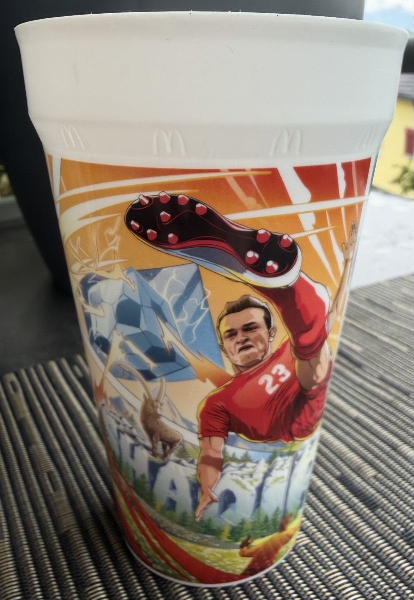 Recipients et similaires: McDonalds WM Becher: Shaqiri – Neuf (Voir description) à Emmenbrücke par MZJackson 2
