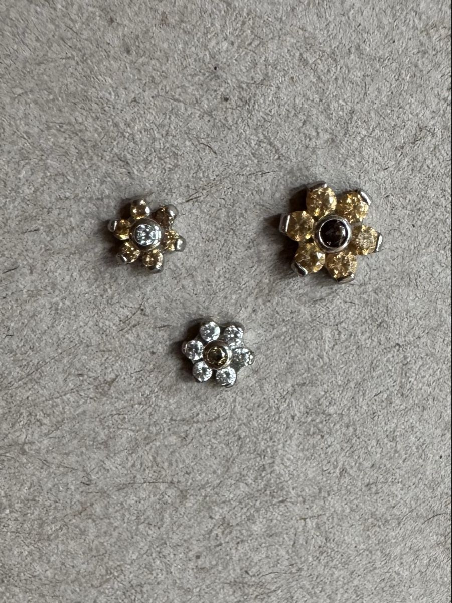 Bijoux piercing: 3x Labret Piercing Blumenform mit Steinen gebraucht – D'occasion à Nesslau par laurazimtstern 3