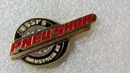 Ansteckpin 211: Jessi's Pneu Shop